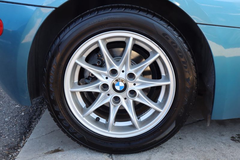 2004 BMW Z4 2.5i | Victory Motors of Colorado