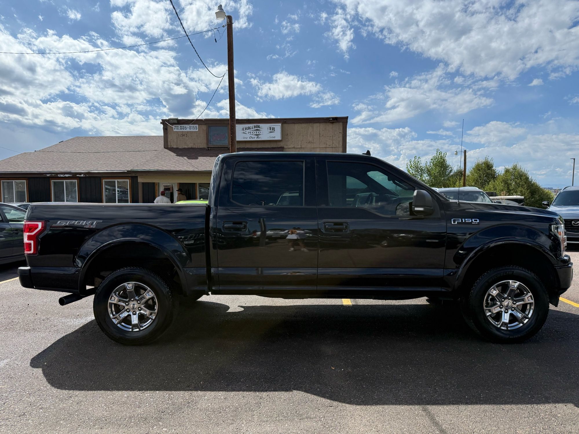 2019 Ford F-150 XLT photo 2