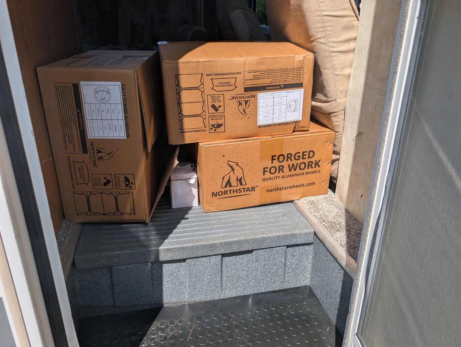 2004 Ford E-Series Chassis 76