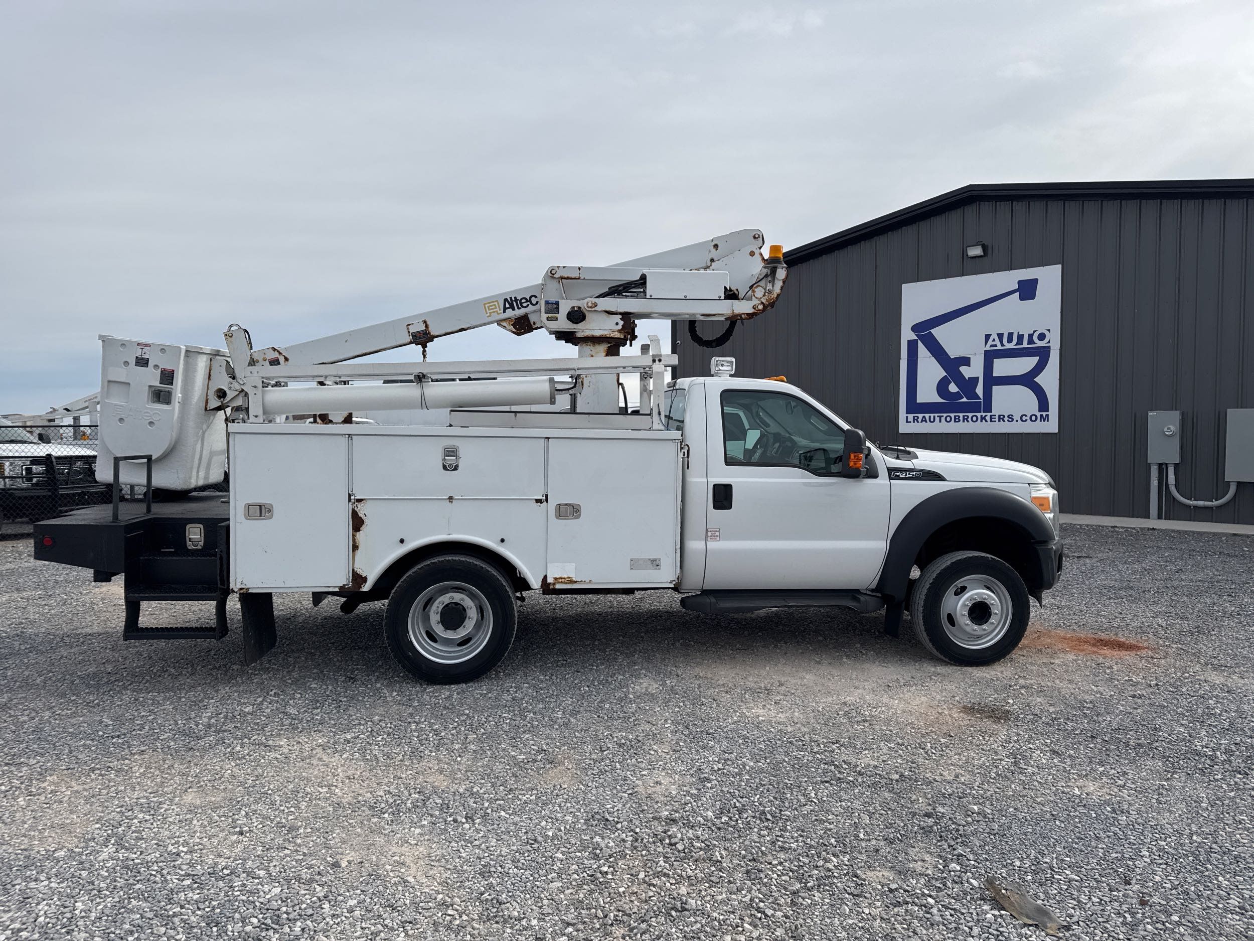 2012 Ford F-450 Super Duty Chassis Cab XL
