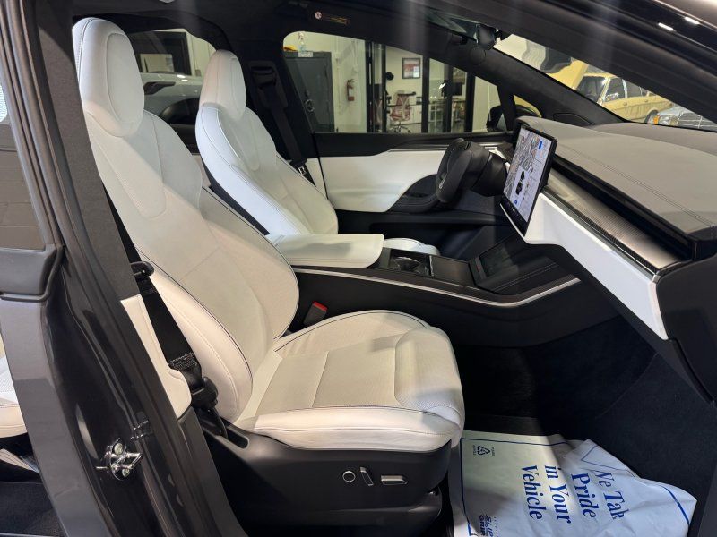 2022 Tesla Model X Plaid, photo 17