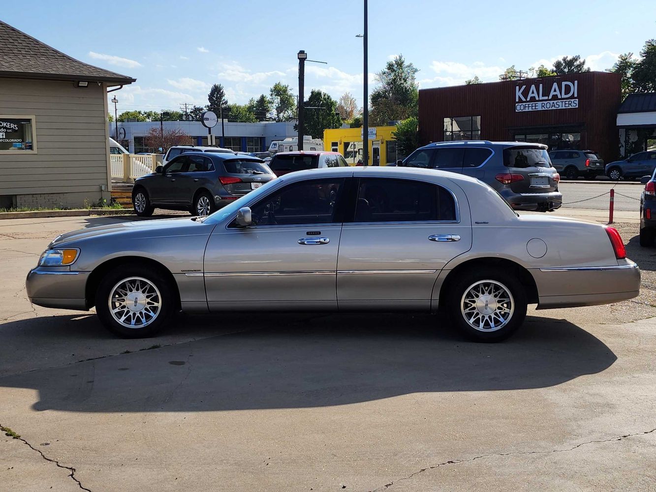 2002 Lincoln Town Car Signature photo 8