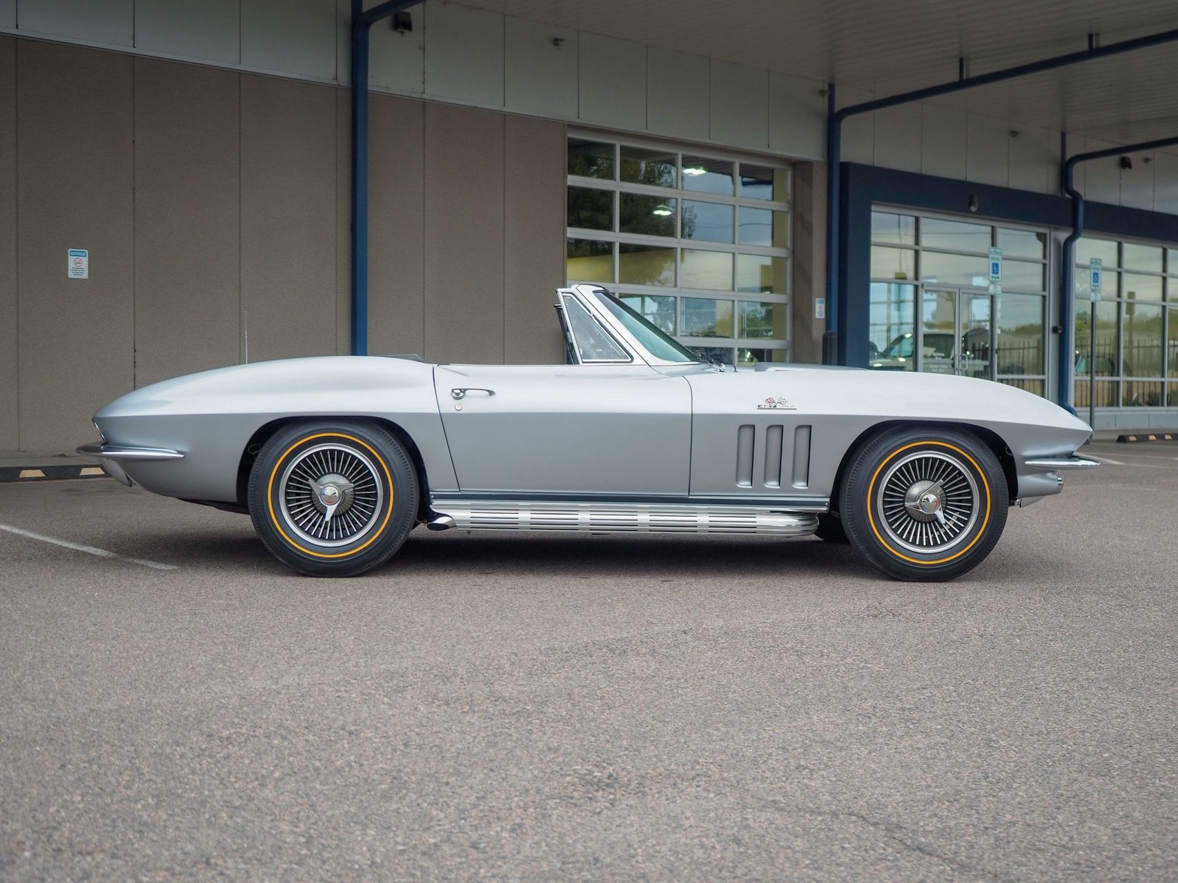 1966 Chevrolet Corvette 11