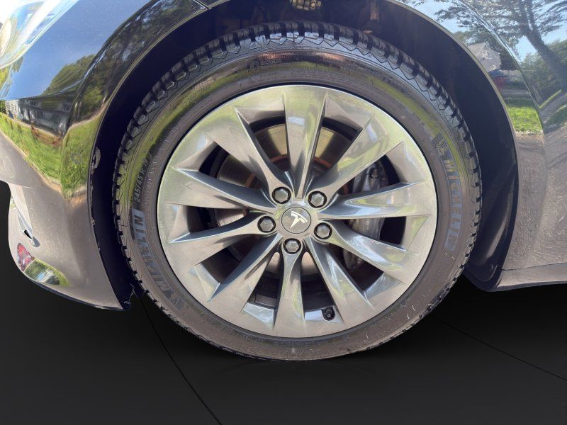 2019 Tesla Model S Long Range photo 19