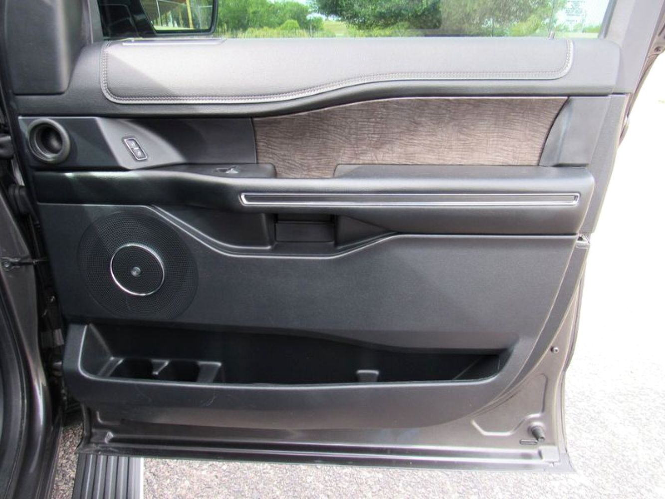 2019 Ford Expedition Limited photo 16