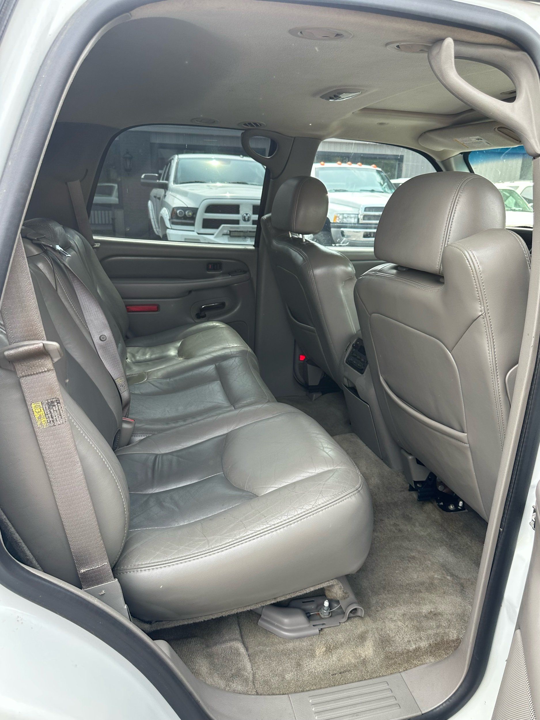 2005 GMC Yukon Denali - Photo 11