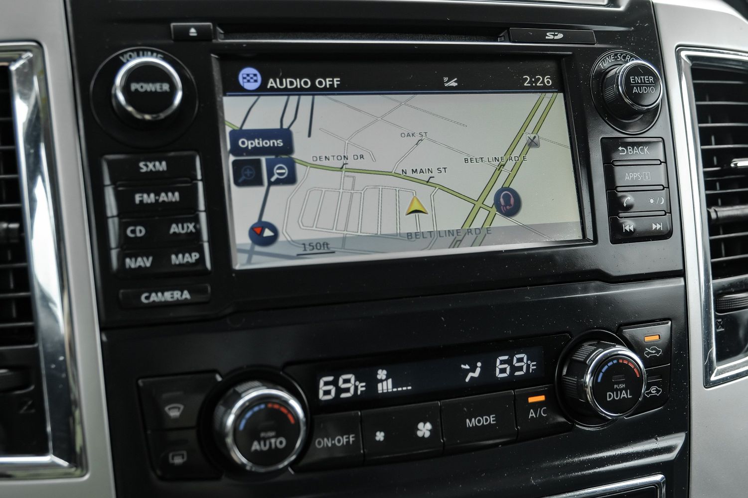 2017 Nissan Titan SL photo 24