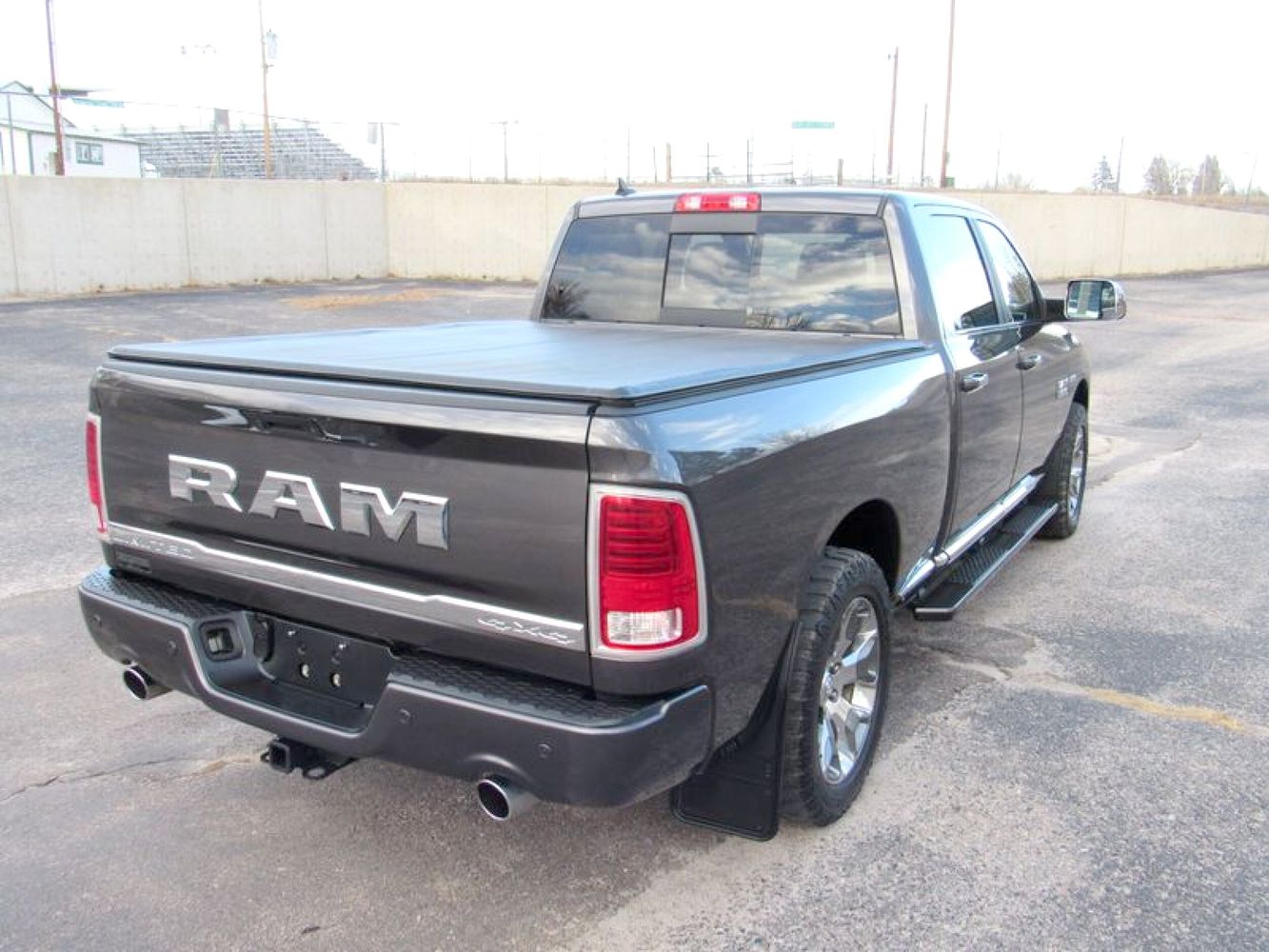 2018 Ram 1500 Longhorn photo 2