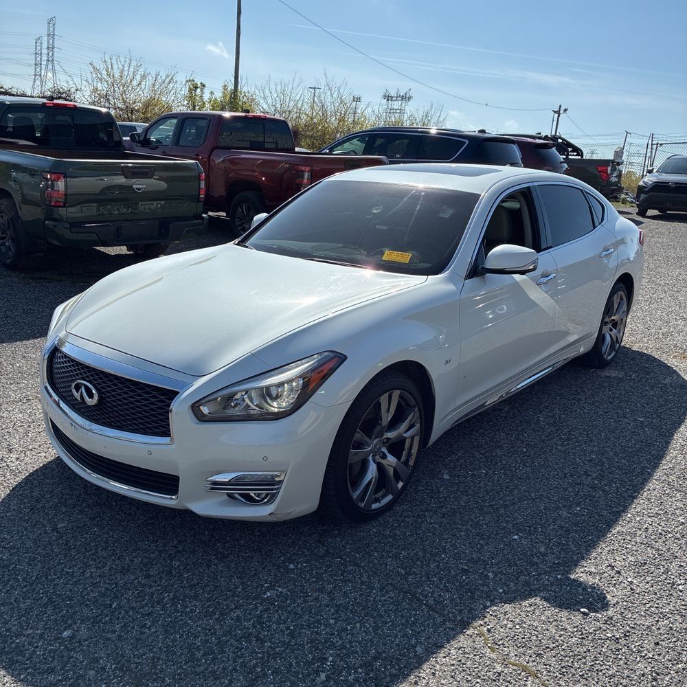 2018 INFINITI Q70L 3.7 LUXE AWD's photo