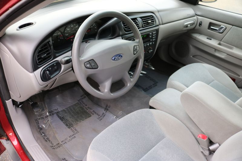 2001 Ford Taurus Photos