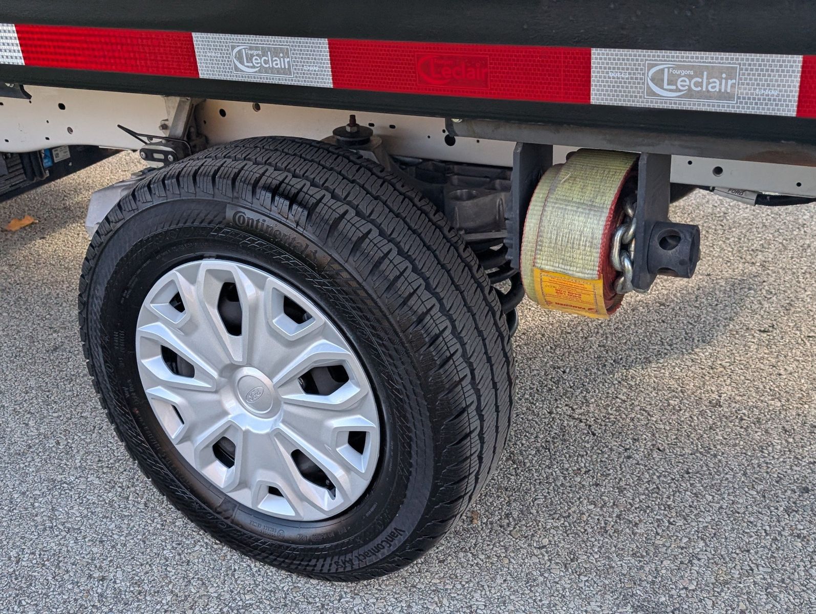 2023 Ford E-Transit-350 44