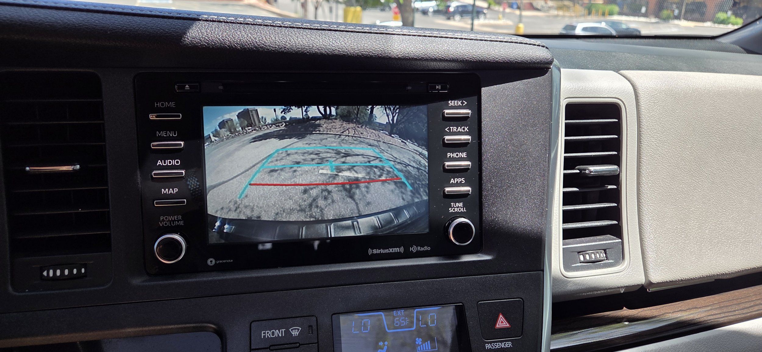 2018 Toyota Sienna XLE - Photo 22