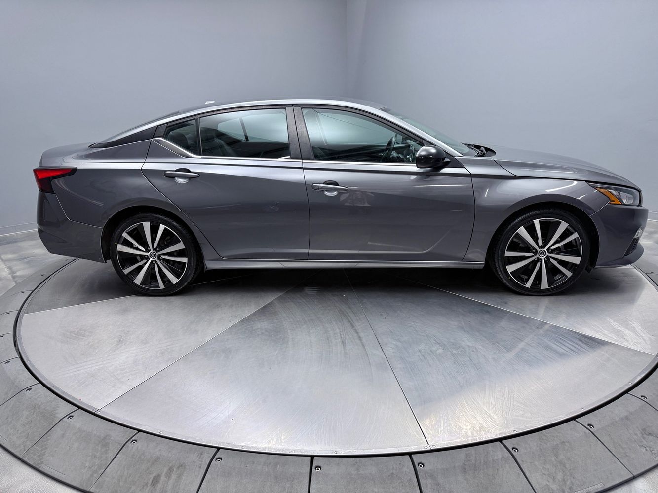 2021 Nissan Altima 2.5 SR photo 4
