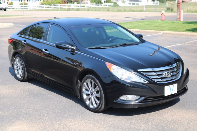 2011 Hyundai Sonata Photos