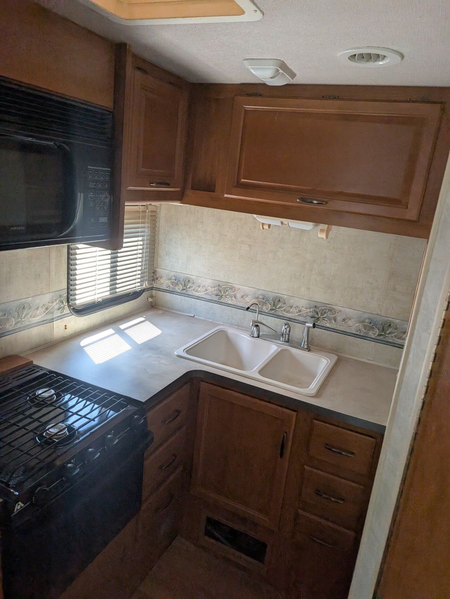 2004 Ford E-Series Chassis 87