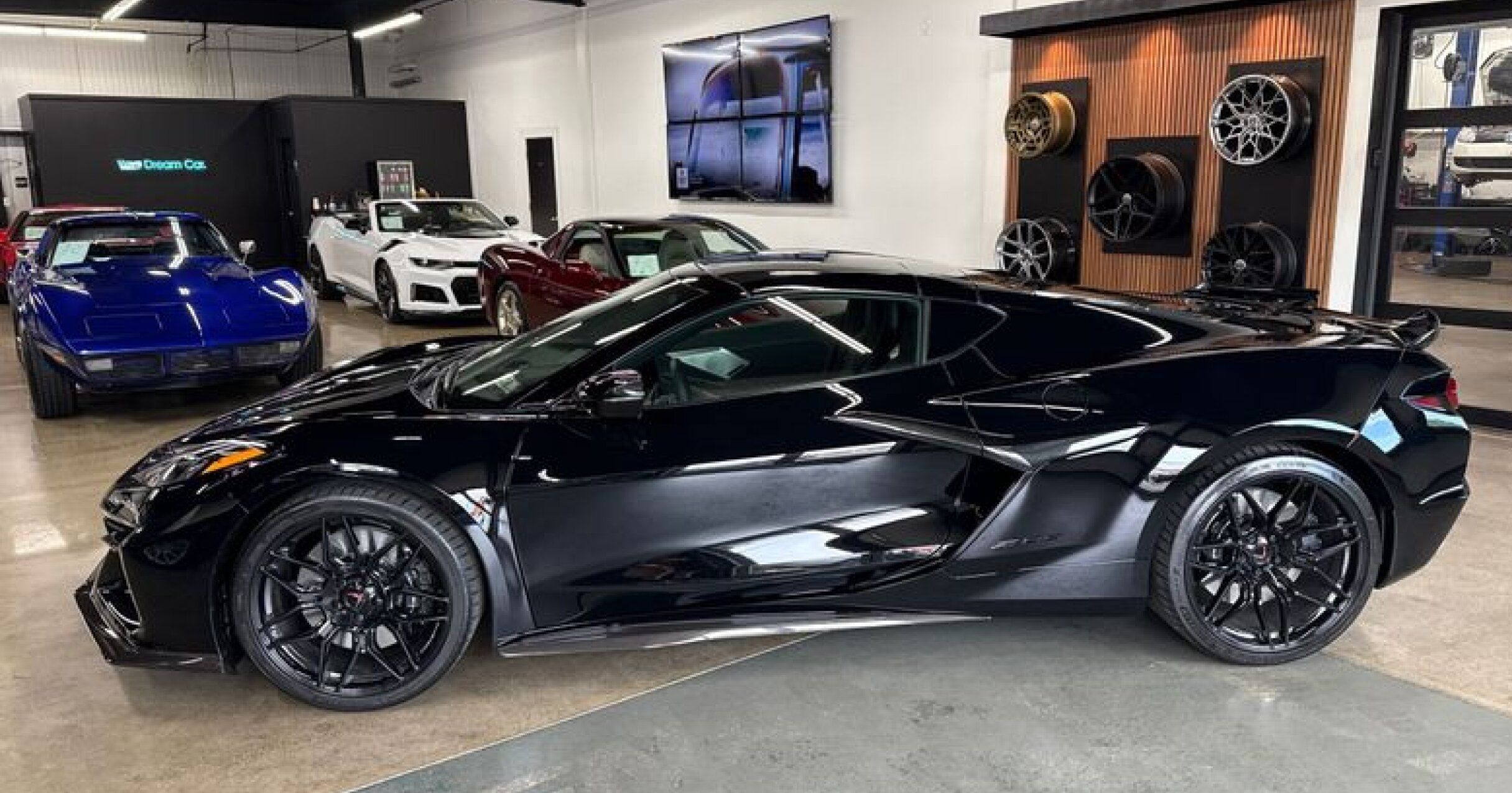 2025 Chevrolet Corvette Z06 Coupe 2LZ photo 2