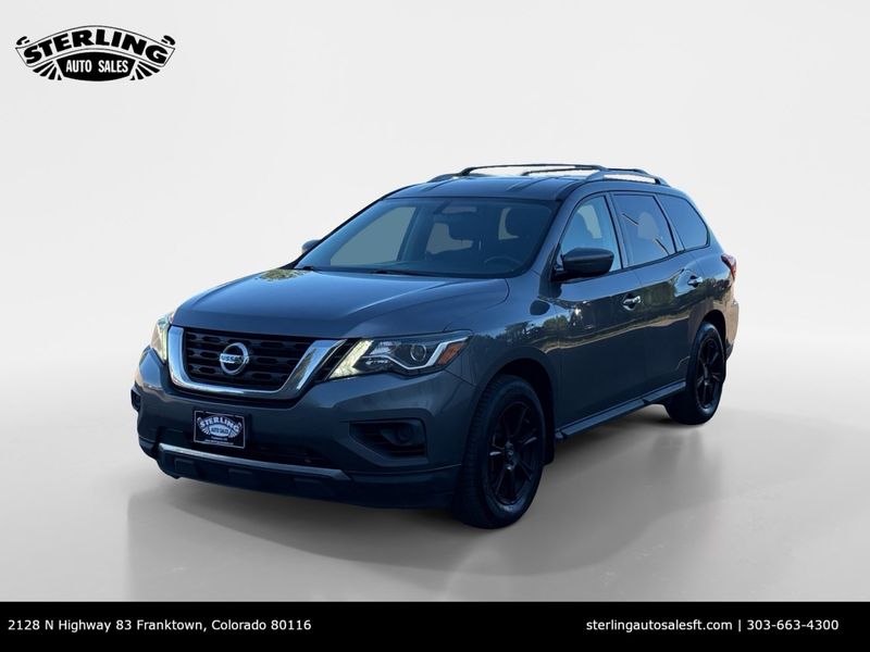  2017 Nissan Pathfinder SUV / Crossover Four-Wheel Drive 