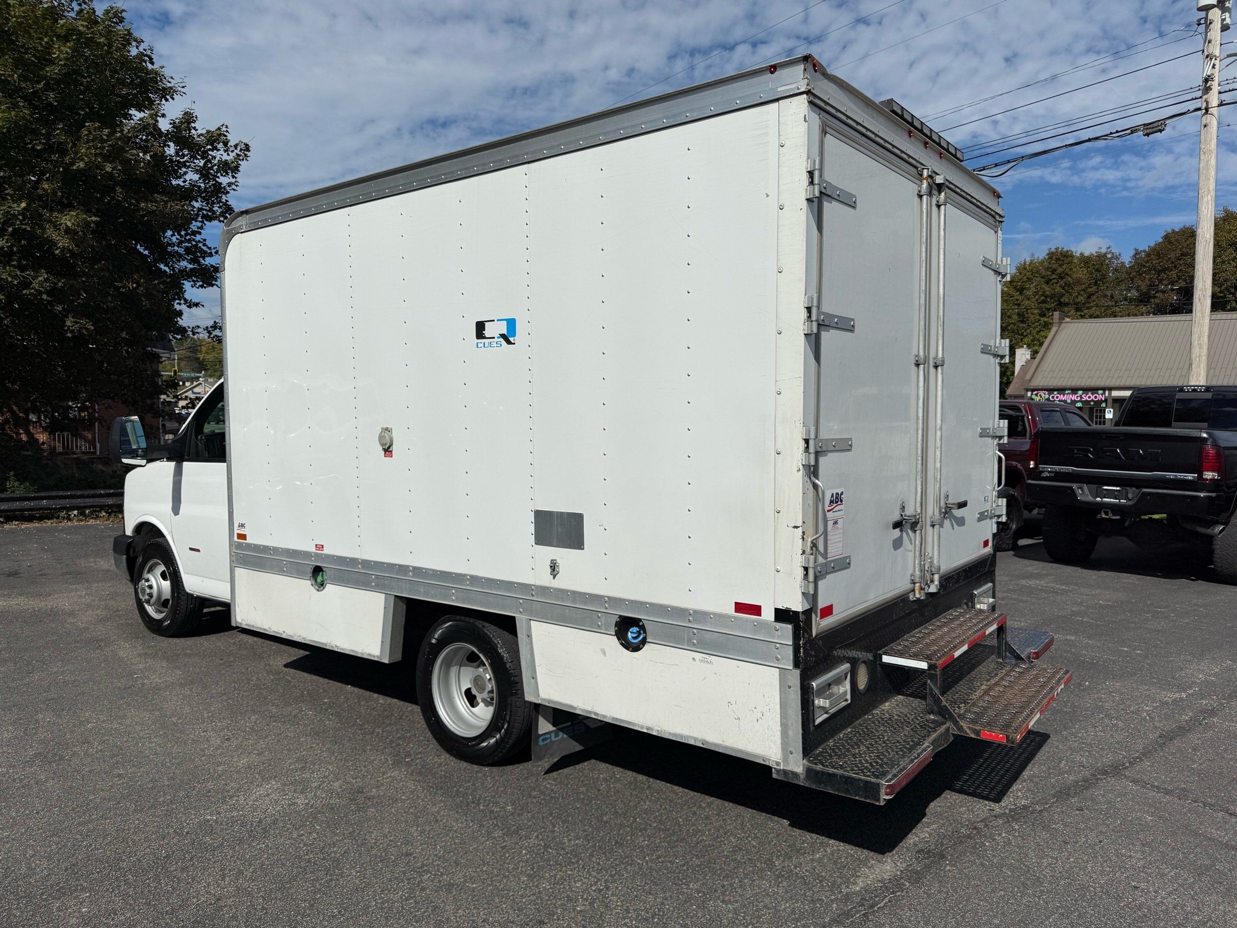 2010 Chevrolet Express 3500 Cutaway photo 3