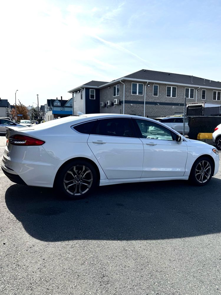 2020 Ford Fusion Hybrid Titanium photo 4