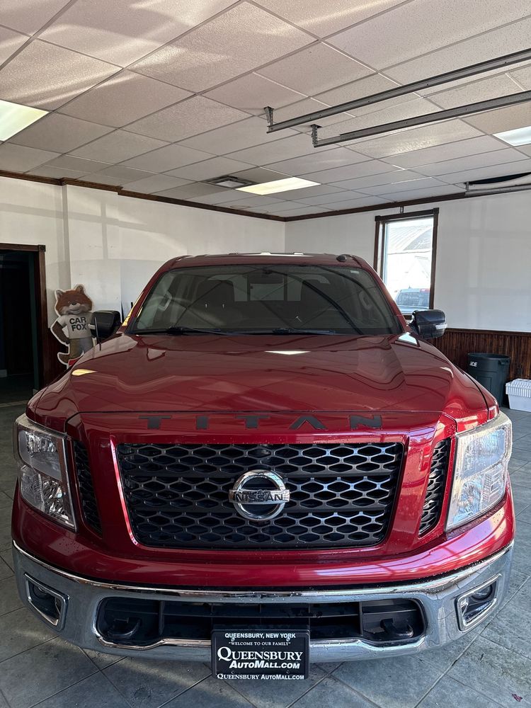 2019 Nissan Titan SV photo 2