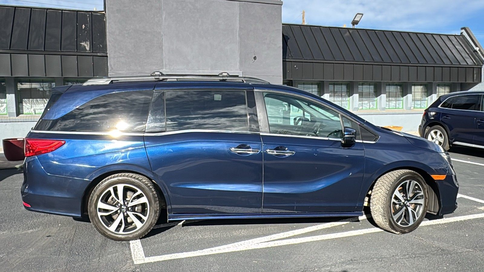 2018 Honda Odyssey Elite photo 2