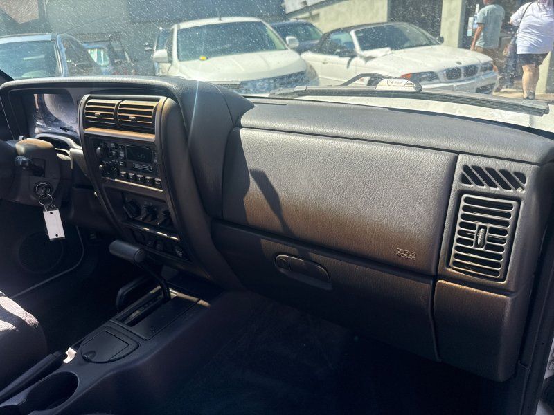 2000 Jeep Cherokee Sport photo 17