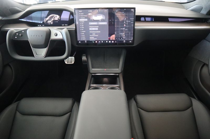 2022 Tesla Model S Photos