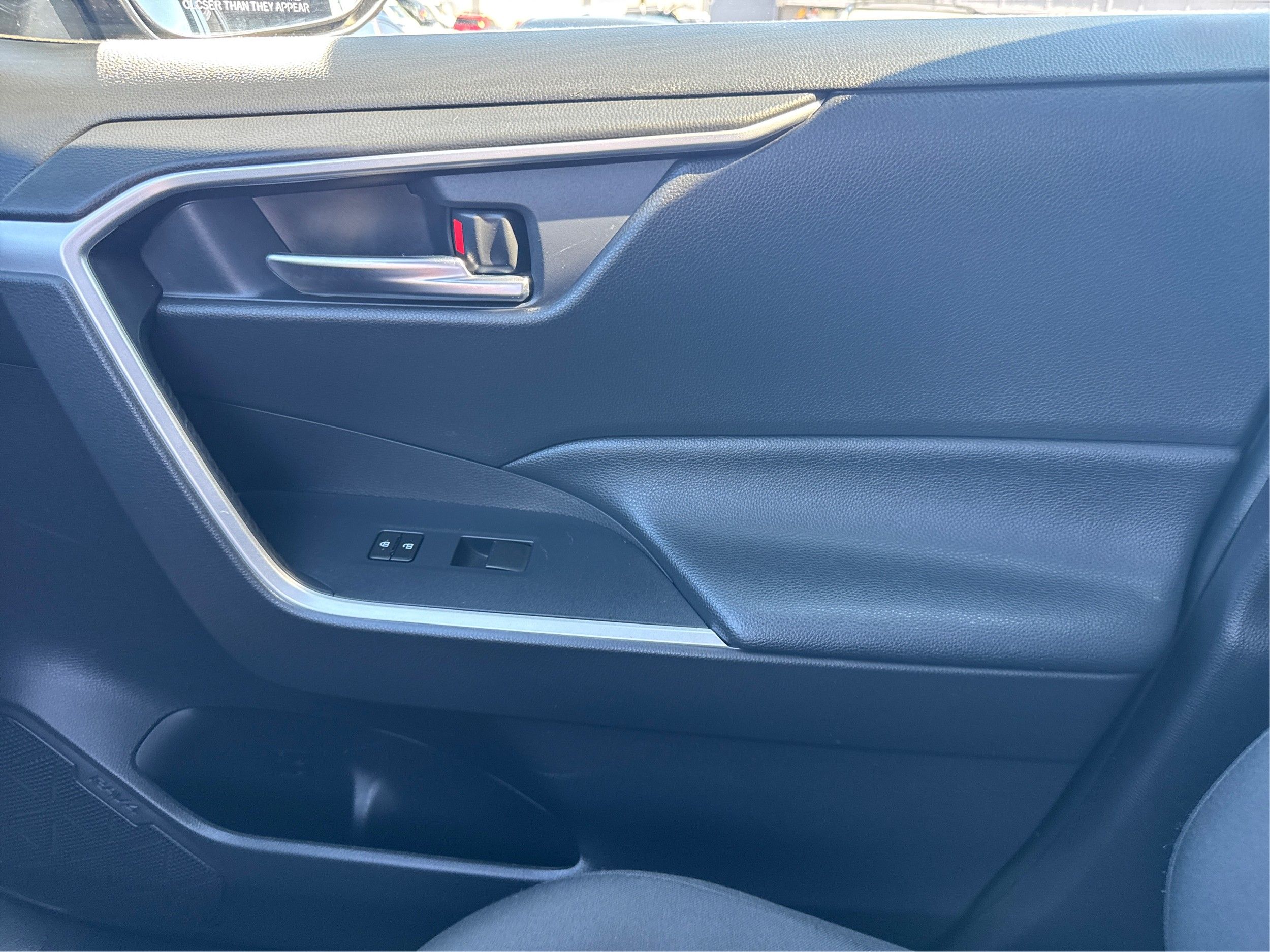 2020 Toyota RAV4 XLE photo 24