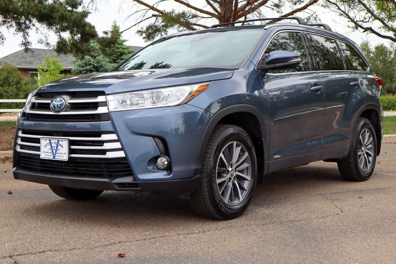 2017 Toyota Highlander Hybrid XLE | Victory Motors Of Colorado