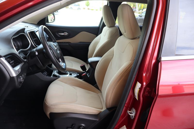 2015 Jeep Cherokee Latitude | Victory Motors of Colorado