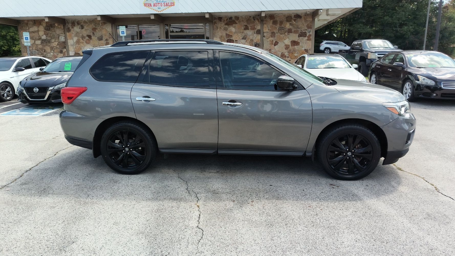 2018 Nissan Pathfinder SL photo 6