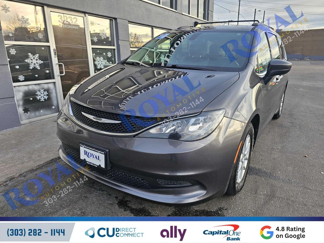 2021 Chrysler Voyager LXI's photo