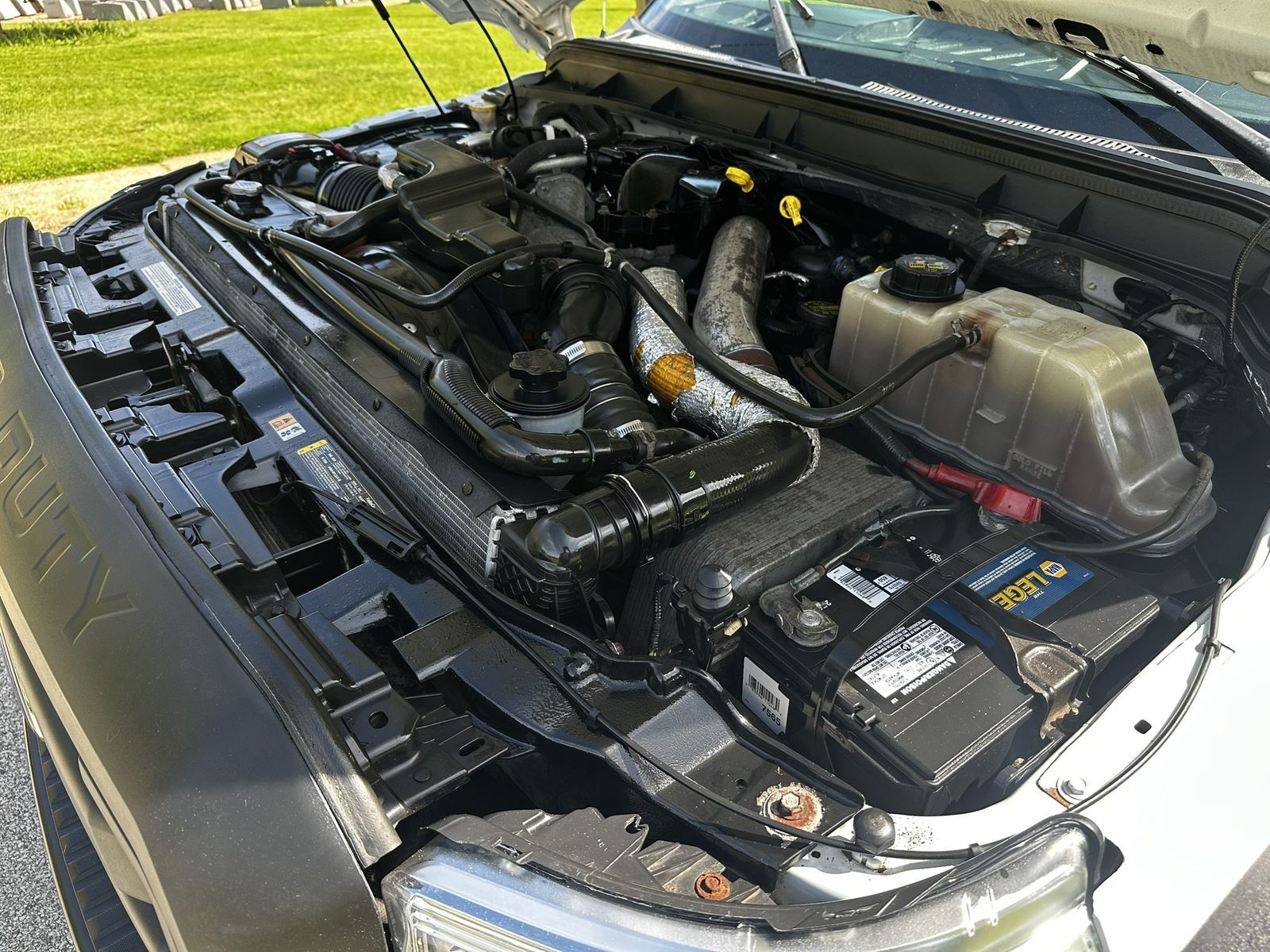 2014 Ford F-550 Chassis 32