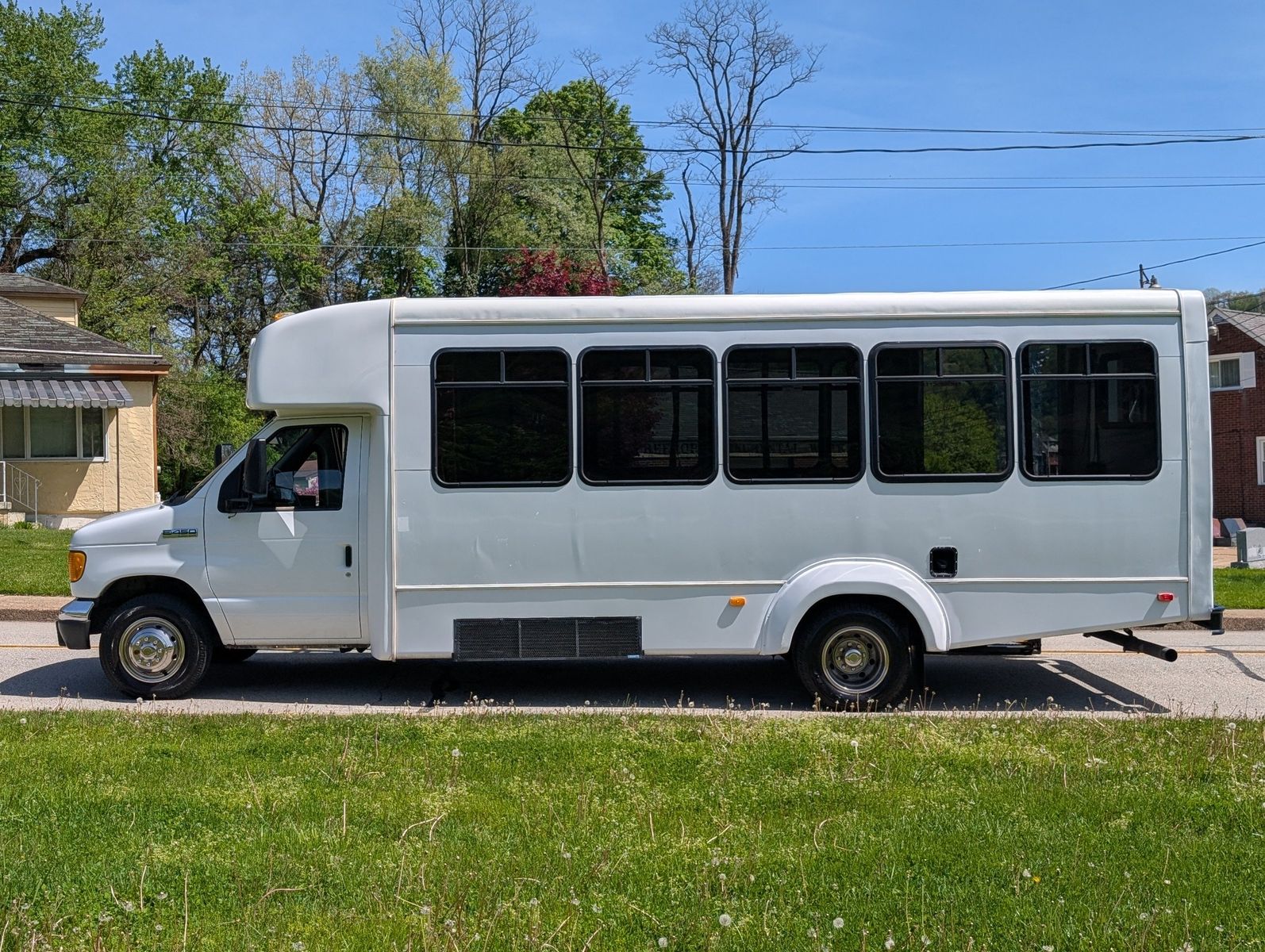 2007 Ford E-450 Cutaway 17