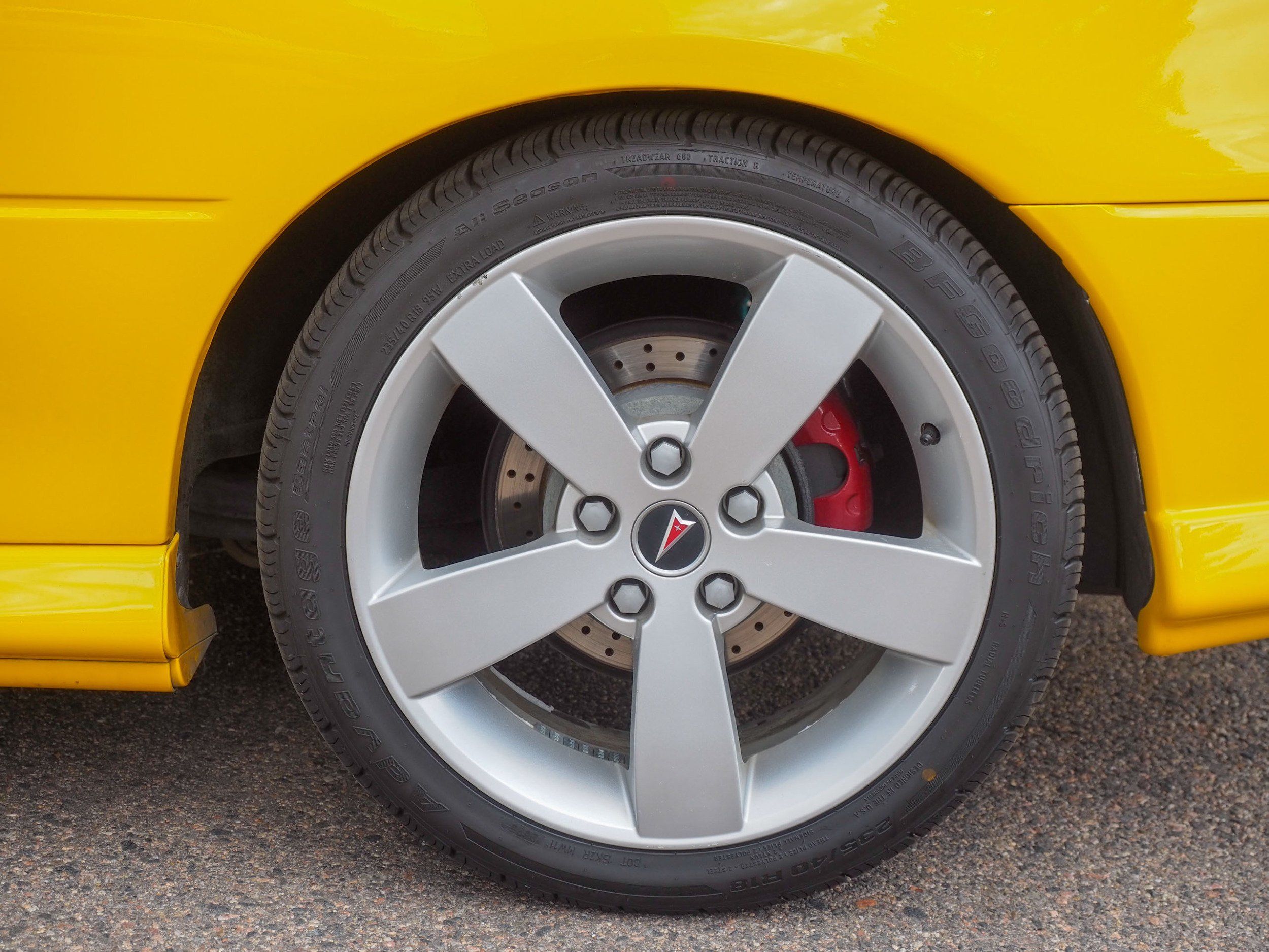 2005 Pontiac GTO Yellow 
