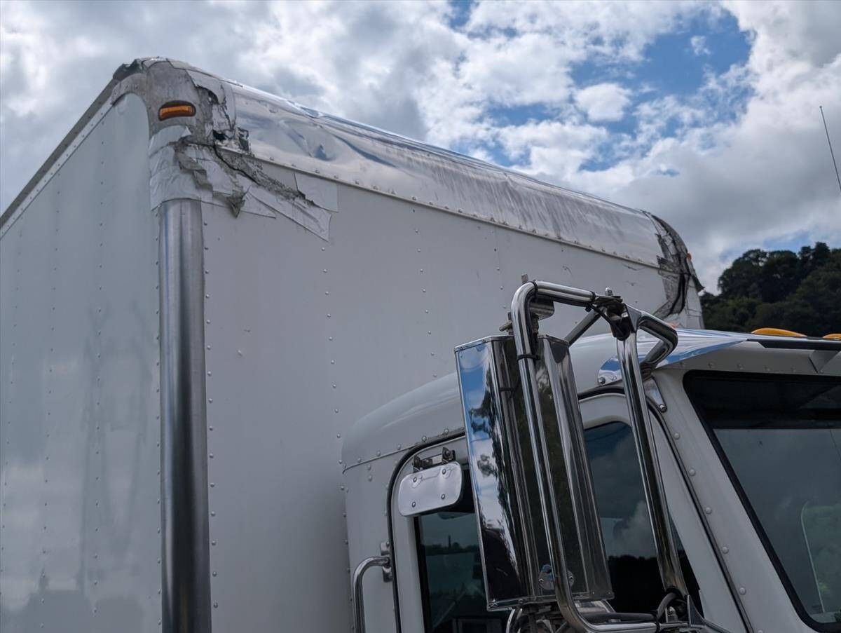 2007 Peterbilt 335 19