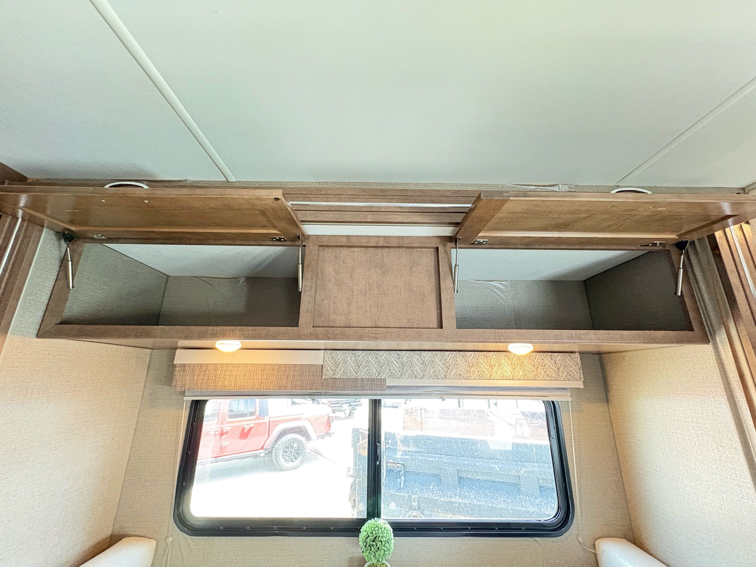 2018 Ford E-Series Cutaway Base - Photo 17