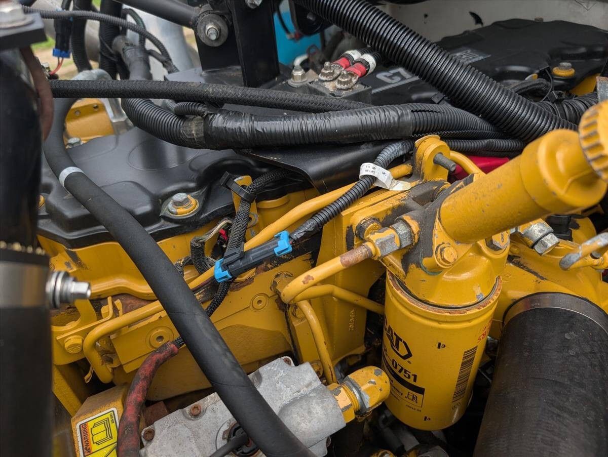 2007 Peterbilt 335 71