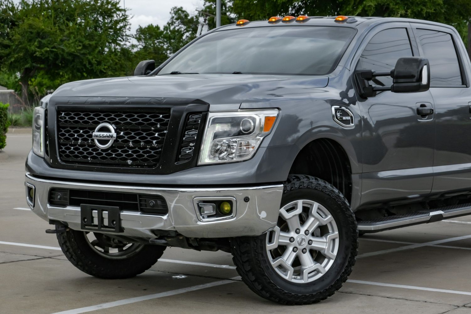 2017 Nissan Titan SL photo 4