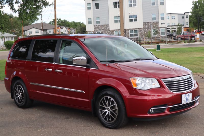 2012 Chrysler Town and Country Photos