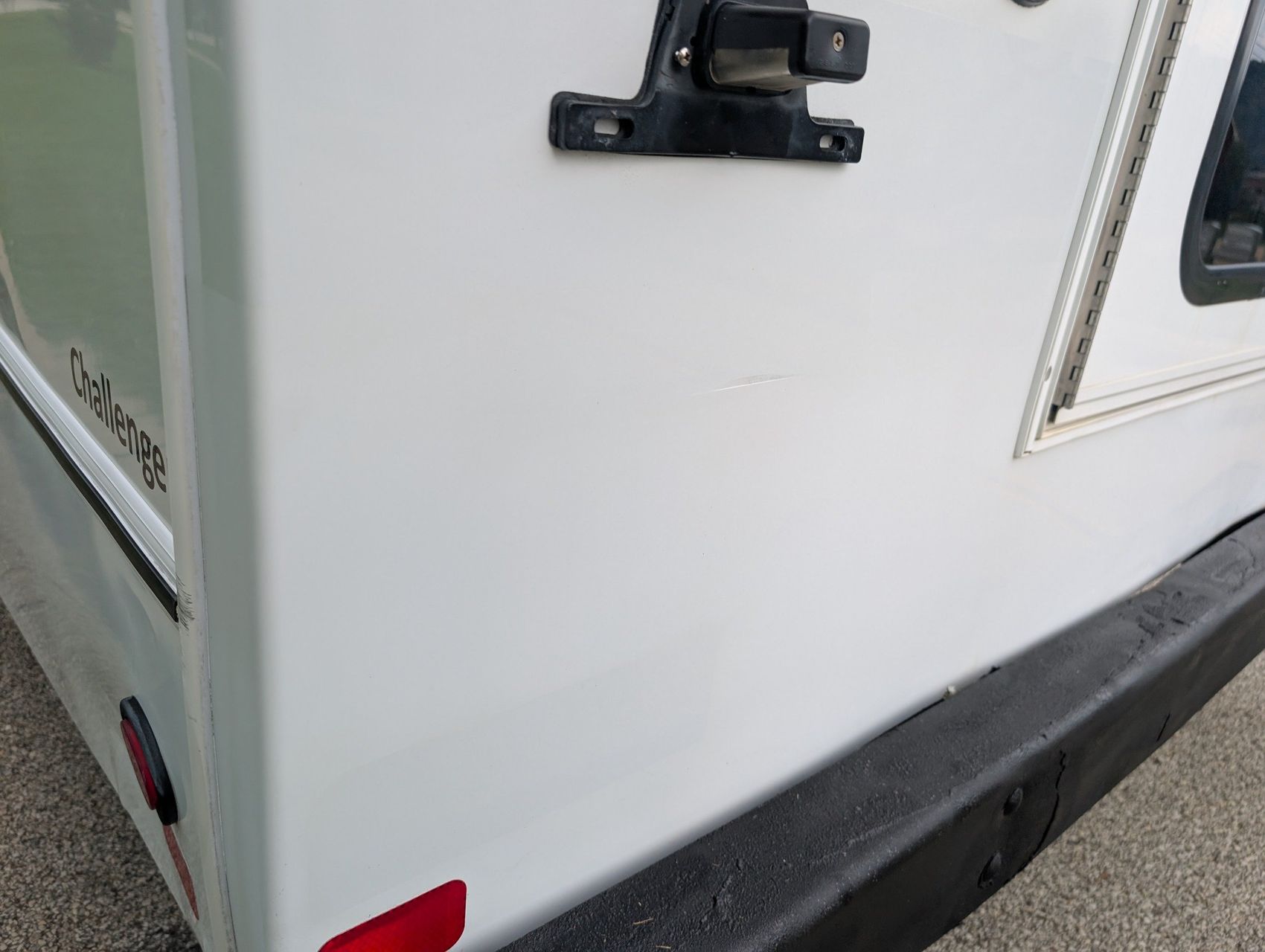 2016 Ford E-350 73