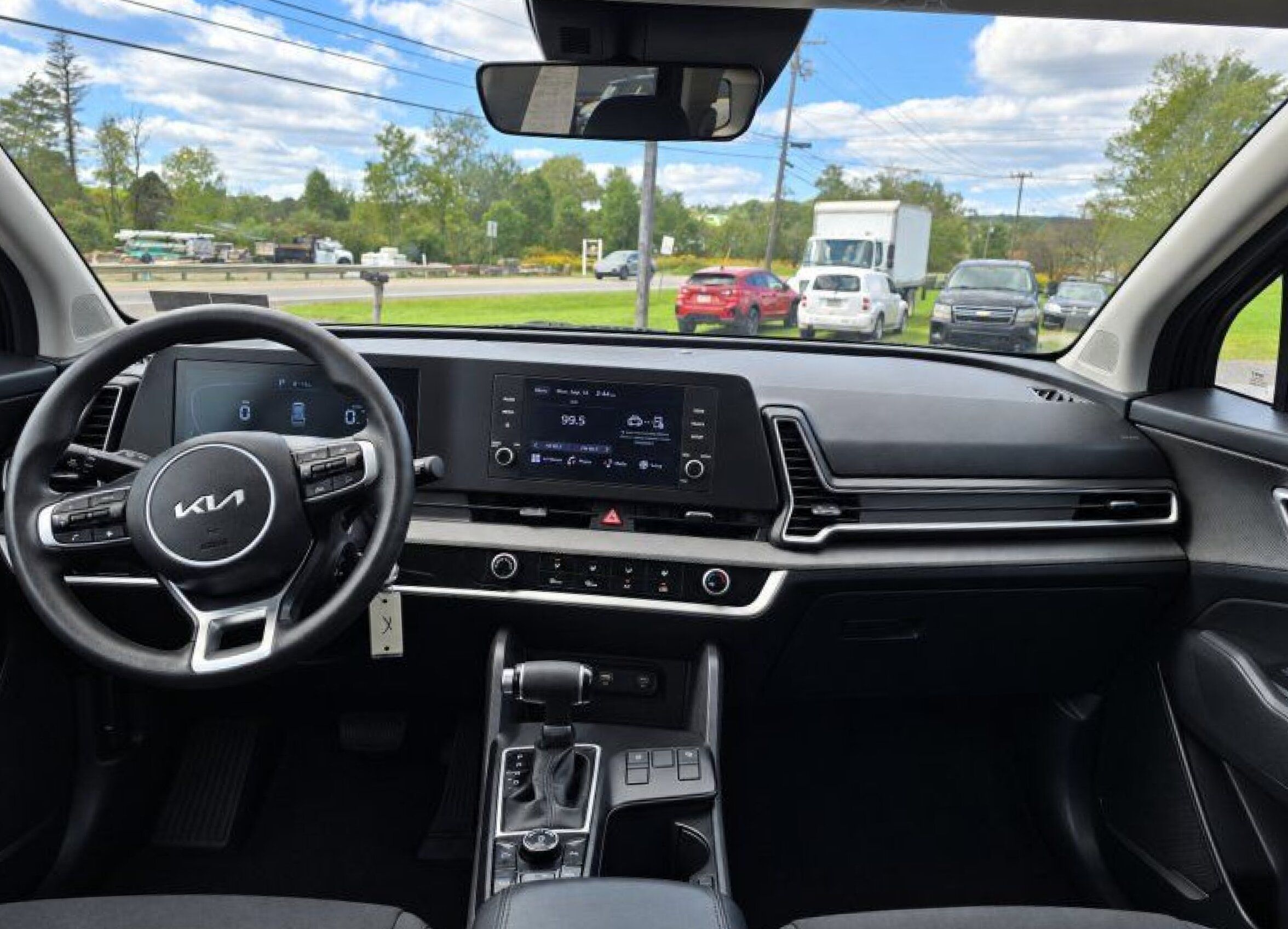 2023 Kia Sportage LX - Photo 11