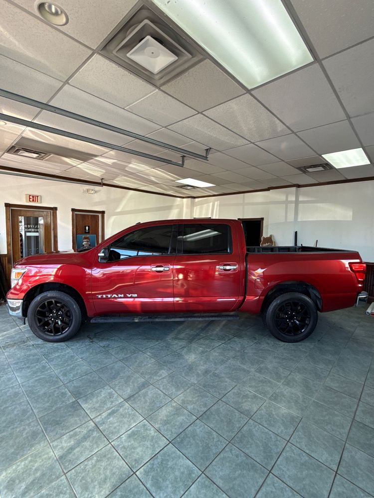 2019 Nissan Titan SV photo 4