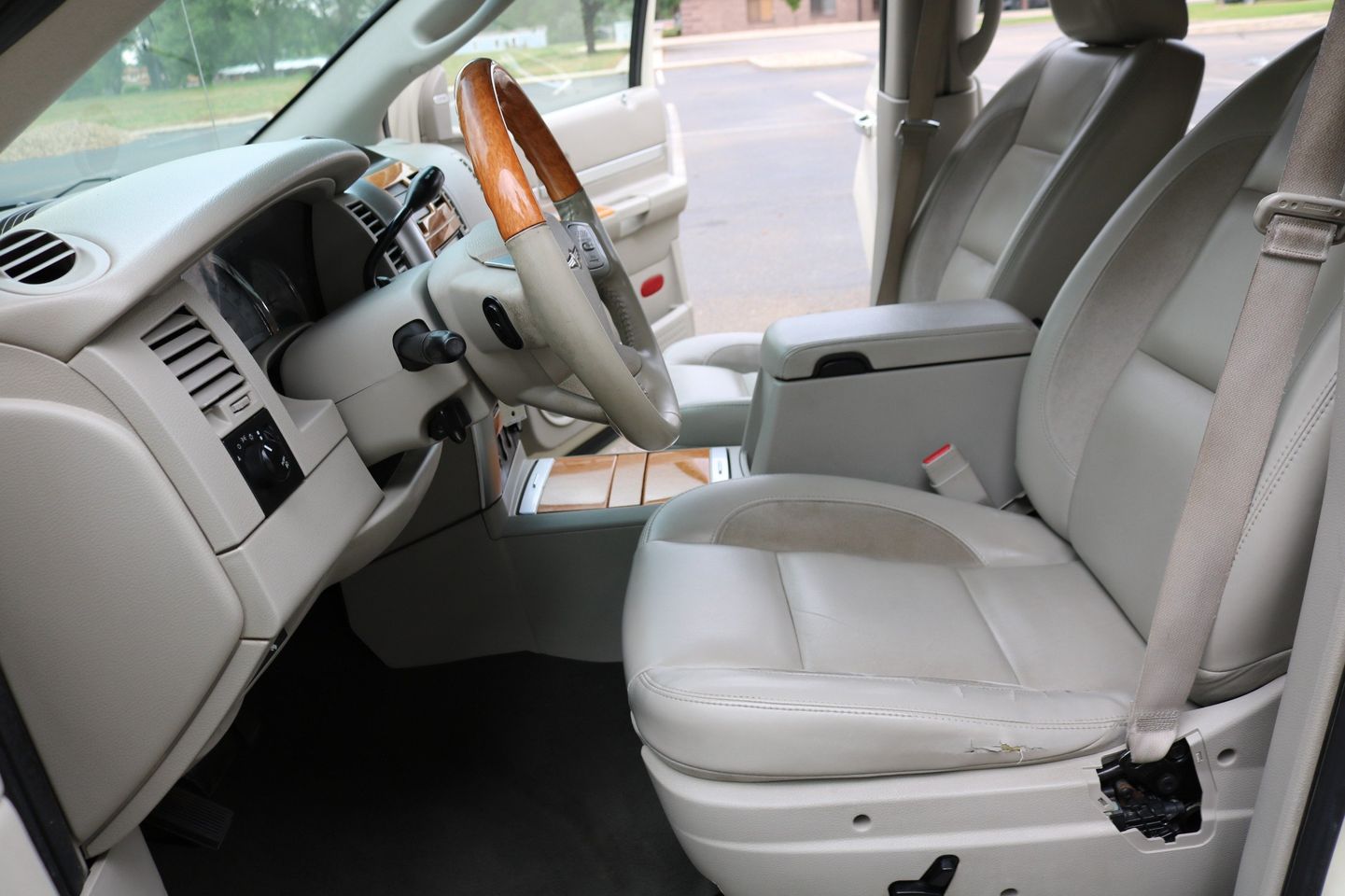 2008 Chrysler Aspen Limited | Victory Motors of Colorado