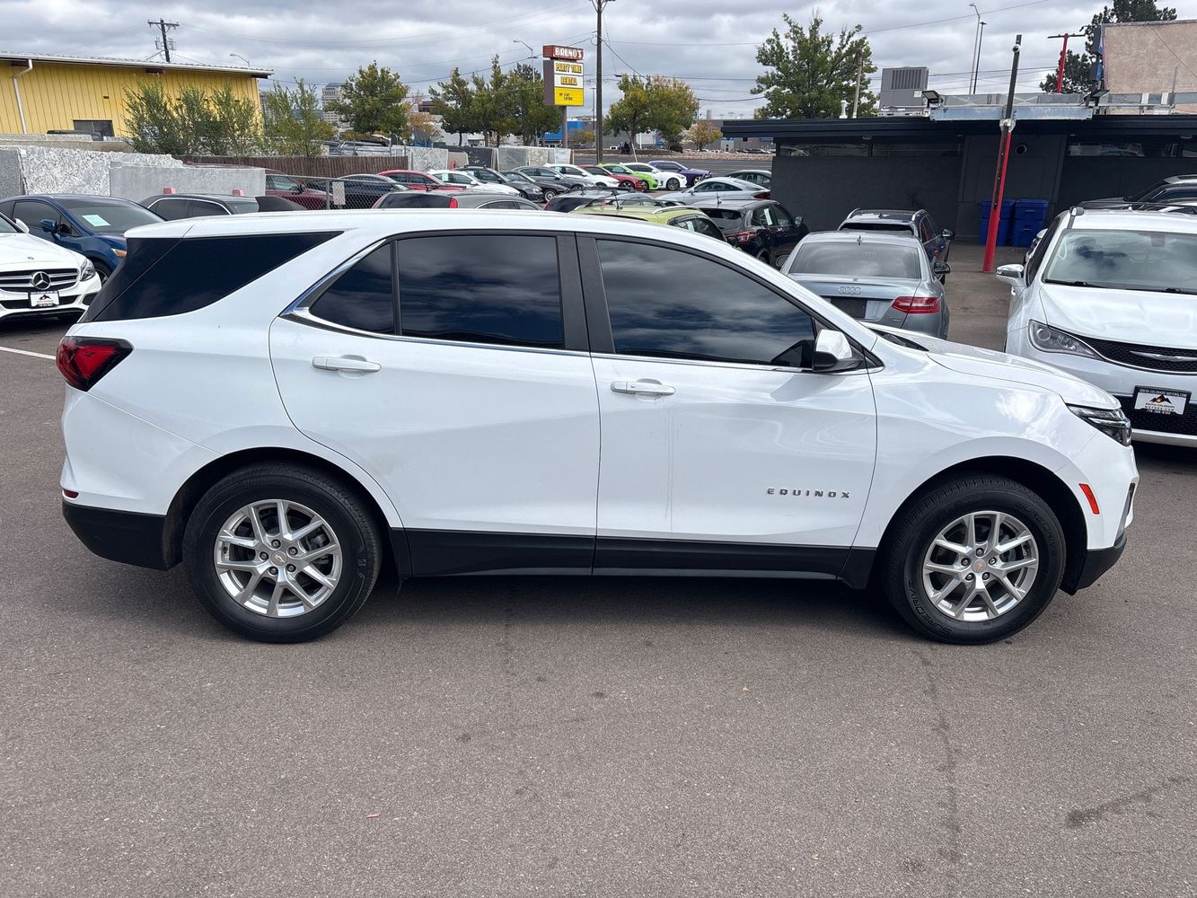 2022 Chevrolet Equinox LT photo 3