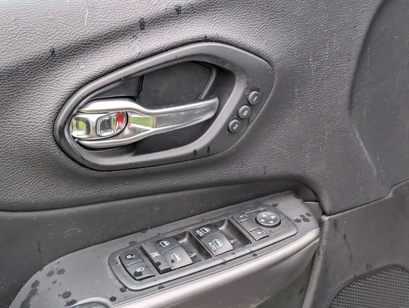 2019 Jeep Cherokee 57