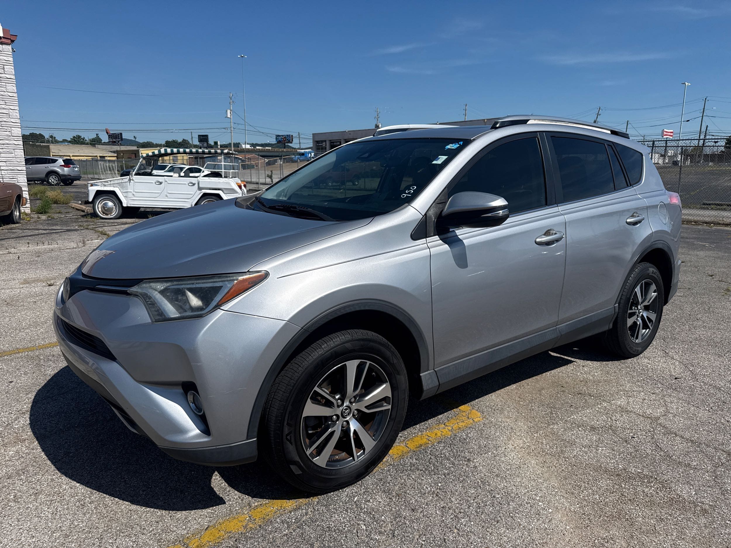 2018 Toyota RAV4 XLE's photo