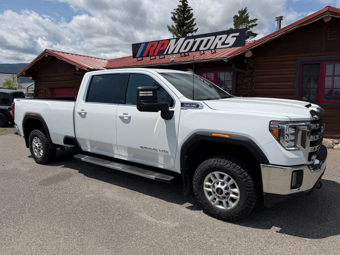 2022 GMC Sierra SLE 4WD Crew Cab Standard Box's photo