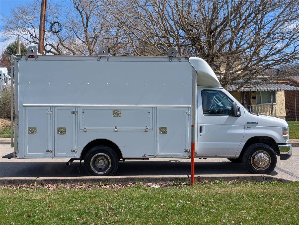 2014 Ford E-Series 8