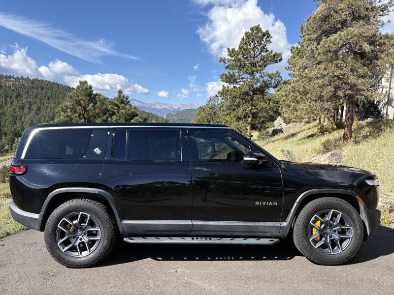 2023 Rivian R1S